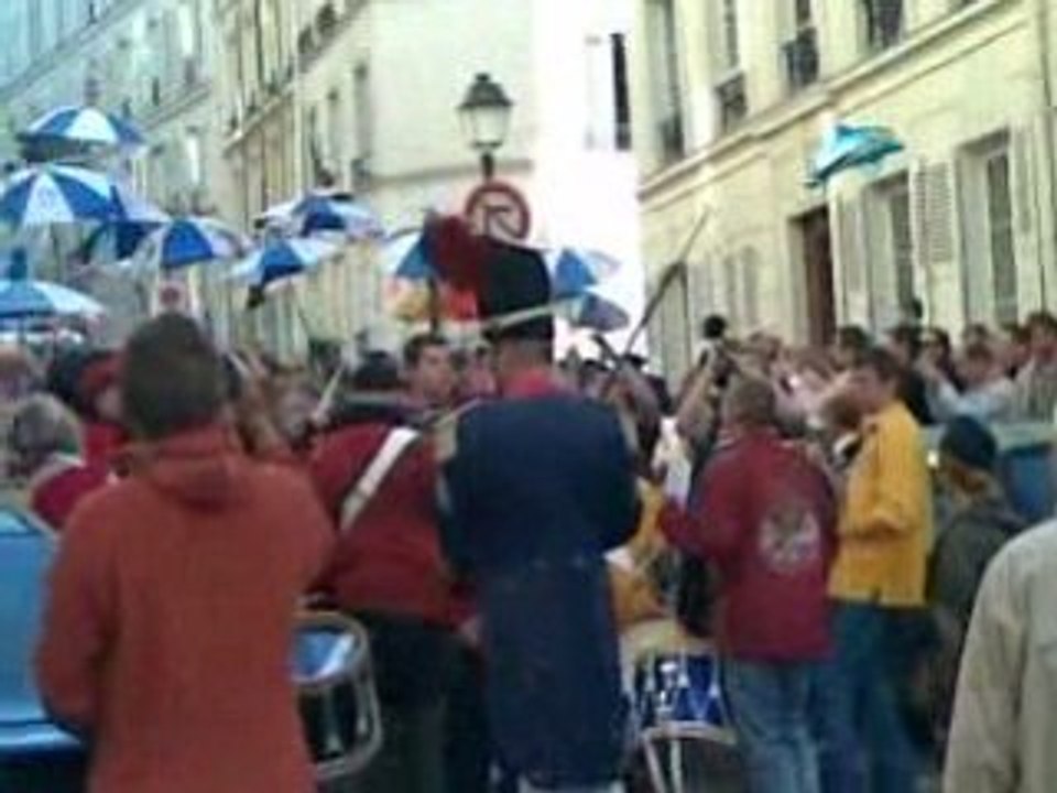 les carnavaleux rue lepic