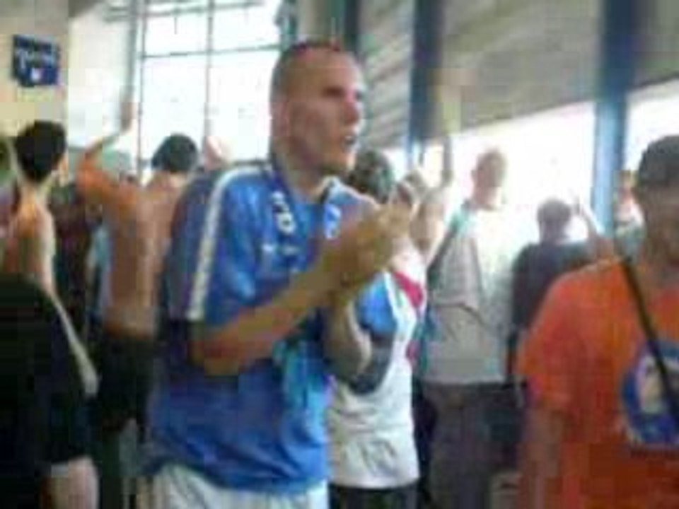 Caen-OM _ Bordel sous la tribune!!