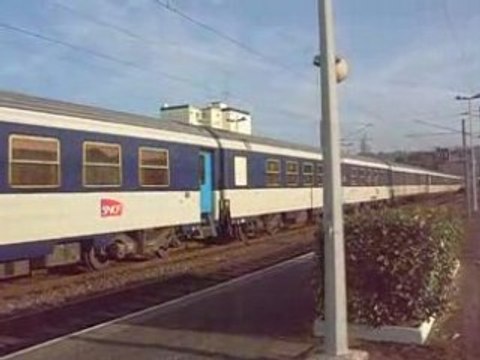 départ d'un train spécial pour calais