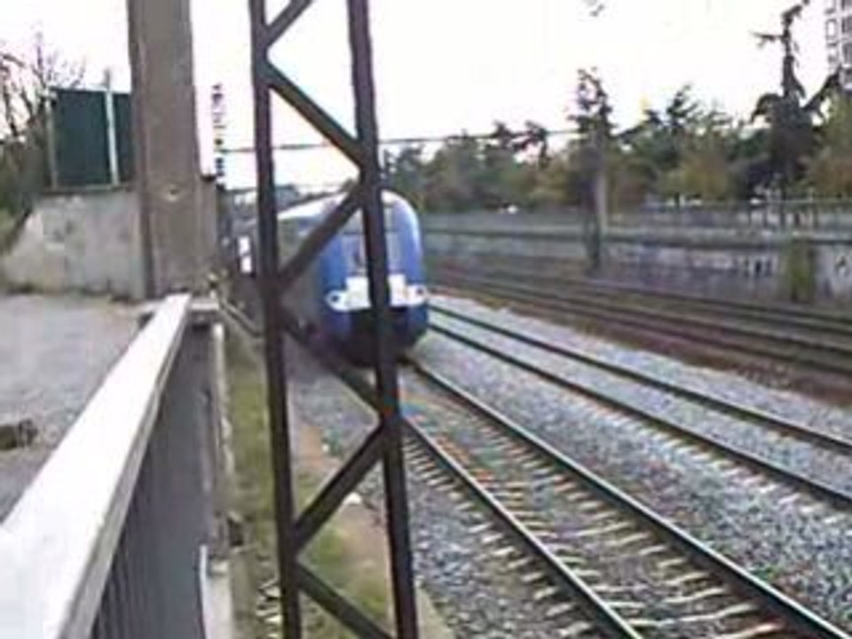 train  TGV  et trains ter à Lyon  30.09.08