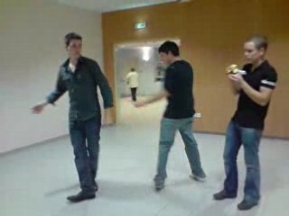 cédrik qui apprend avc jc