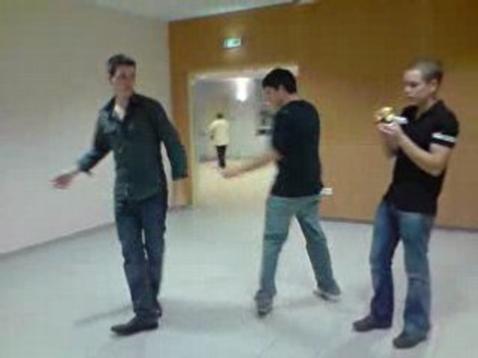 cédrik qui apprend avc jc