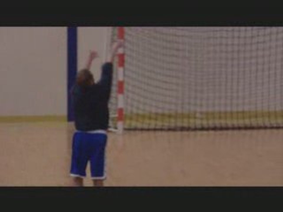 Ludovic Travolta joue basket