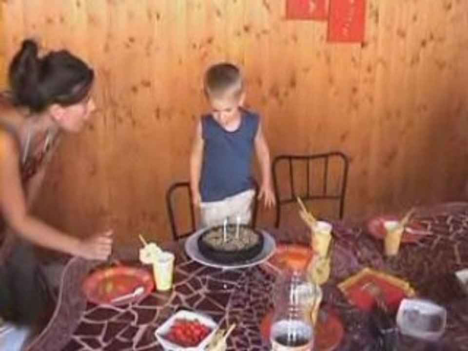 Lucas souffle ses bougies 2 ans