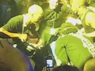 Patrice descend dans la fosse au Zenith