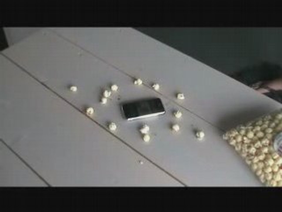 IPhone - popcorn reflects radiation