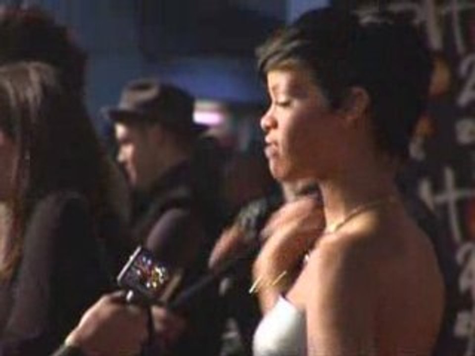 Oasis album knocks Kings of Leon off the top of the spot