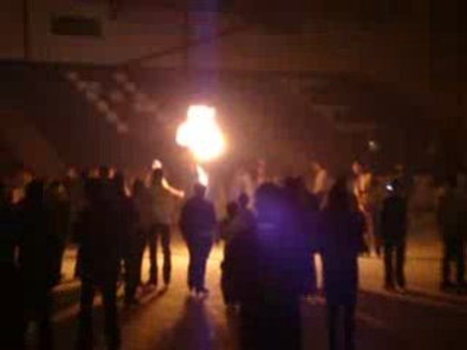 Cracheur de feu sur glace a la patinoire d'aubagne