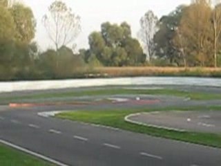 Tour de piste avec Tex et sa V One RRR au MAH