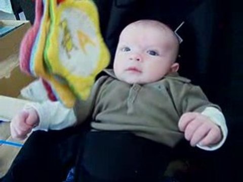 Mathias joue avec Maman