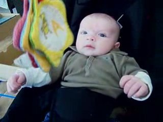 Mathias joue avec Maman