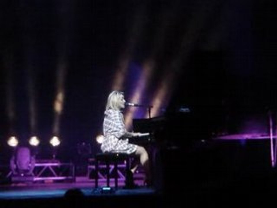 V-Léa CASTEL-"Faire face"-AVIGNON 2008