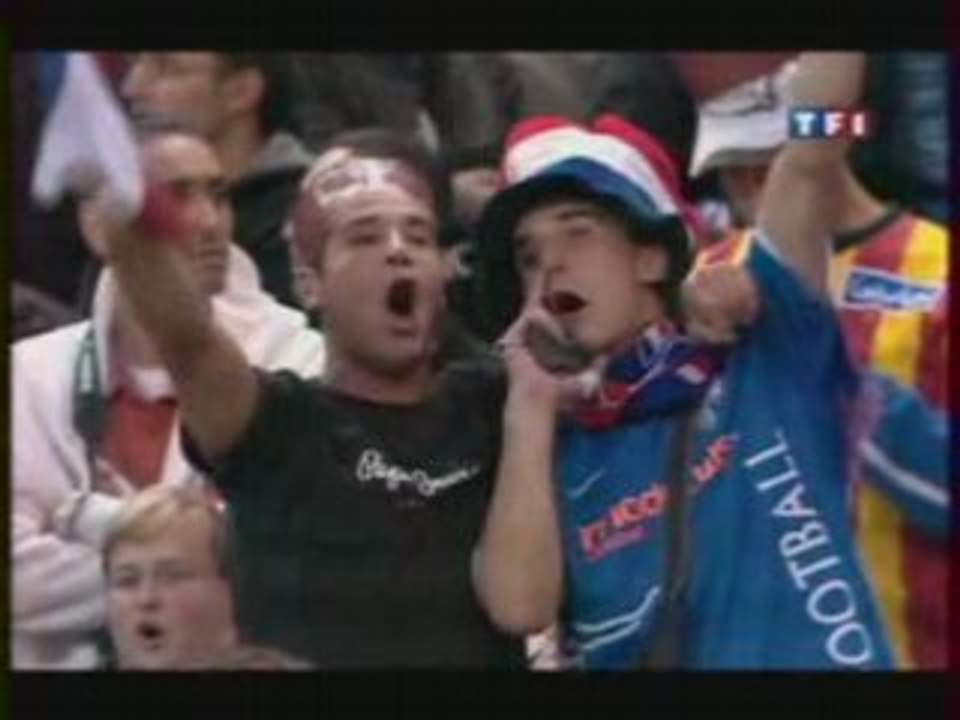 LA MARSEILLAISE Sifflé ( FRANCE - TUNISIE )