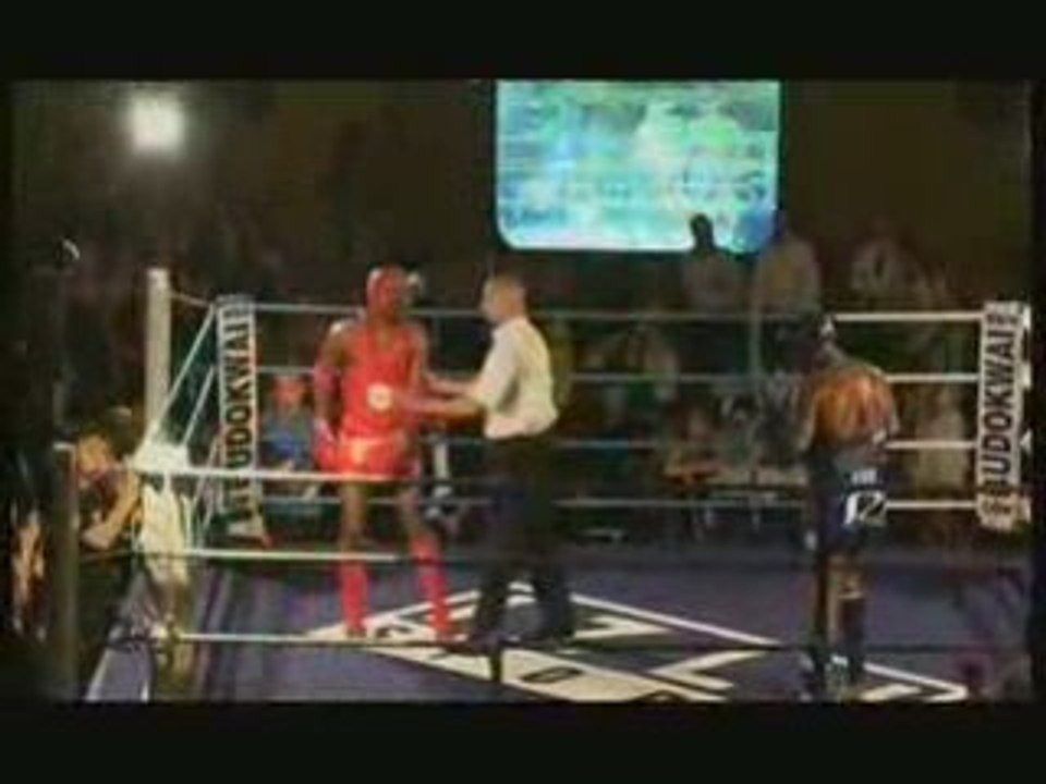 Booba combat de boxe thailandaise