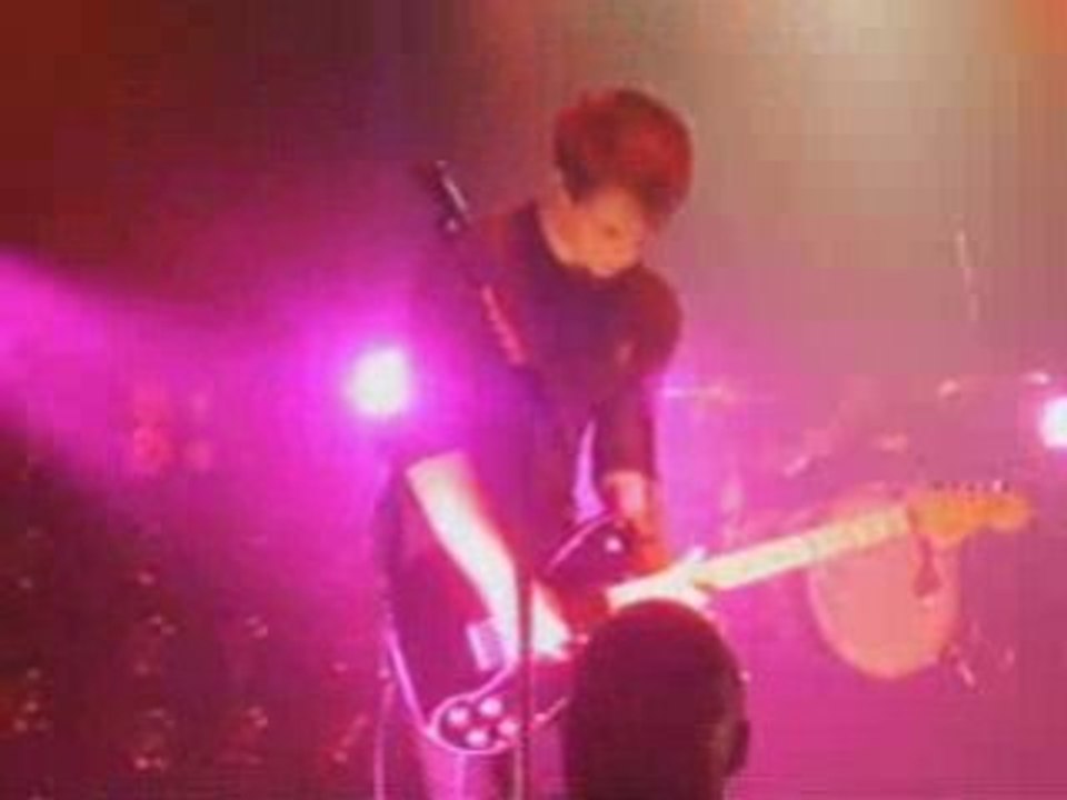 Paramore Pressure Bataclan 18-06-08 by Em0--Gl0w-Bill.Sky`