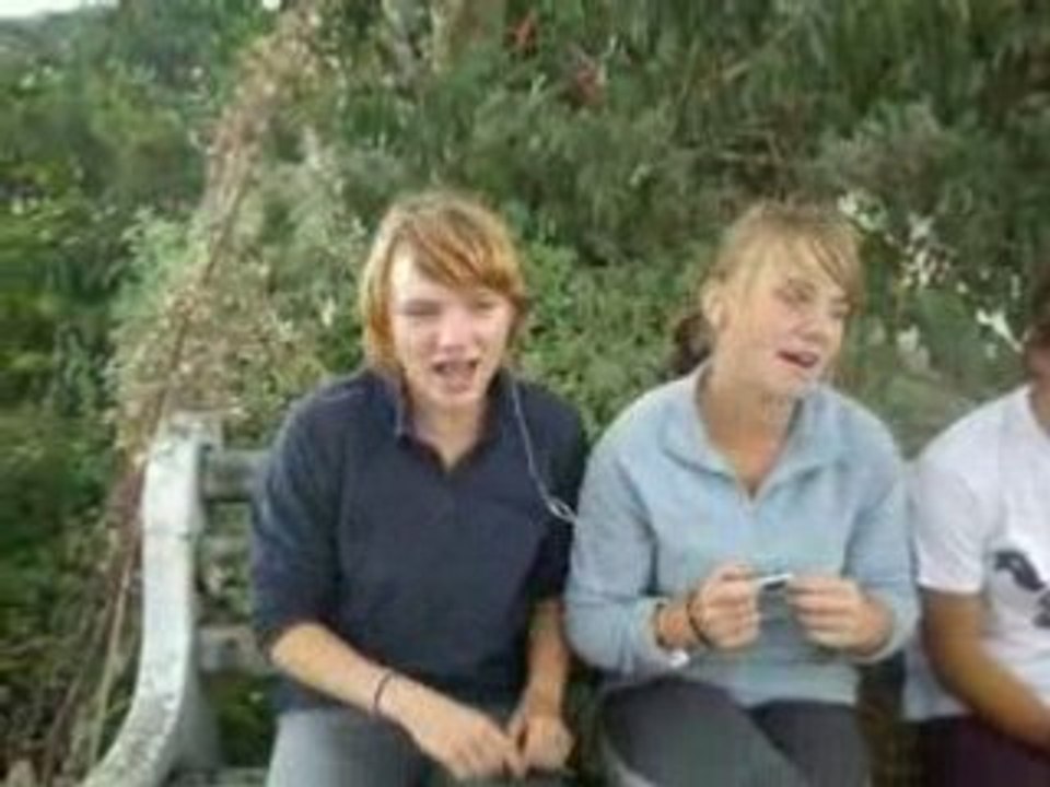 Le Club du Grand Galop sur un banc comme les ptits vieux x)