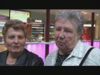 A la sortie du nouveau cinéma Grand Ecran Ester