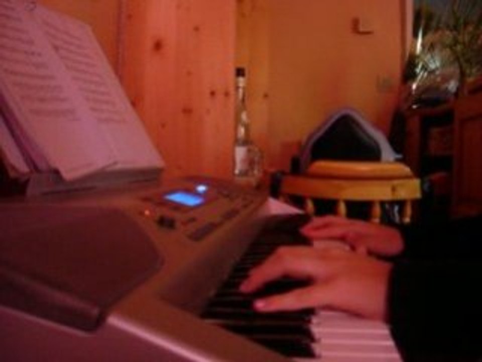 Mama wo bist du Lafee au piano