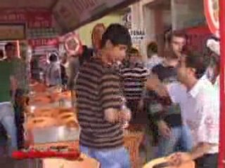 Satırla, odunla birbirlerine girdiler