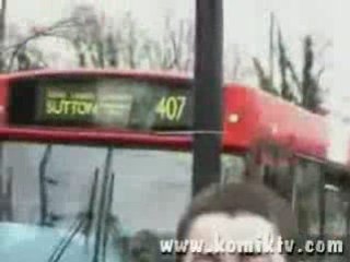 Bu insan çıldırmış olmalı Sokağın ortasınada olmaz ki sıçmak