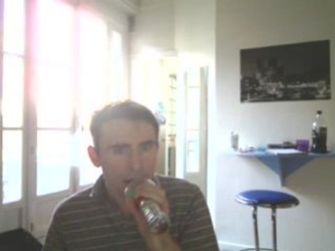 Wiwi égratigne Love is all around