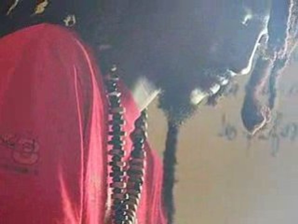 Dread Maxime chantant chez lui