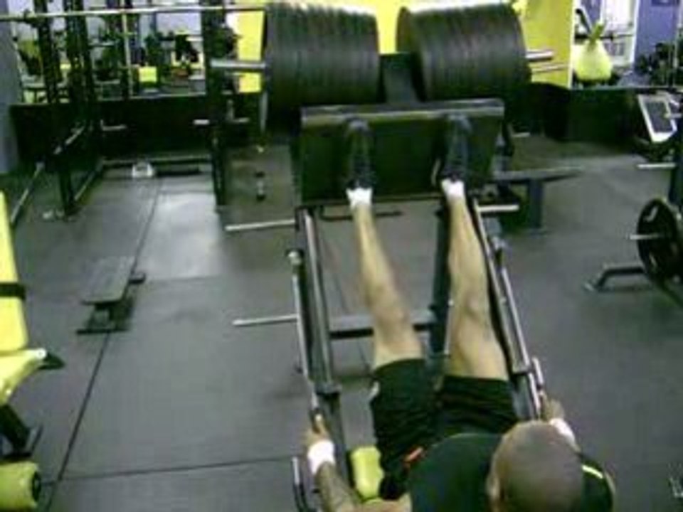 deon manuel Press 448.8 kilos/990 lbs 24 oct 08 a montreal