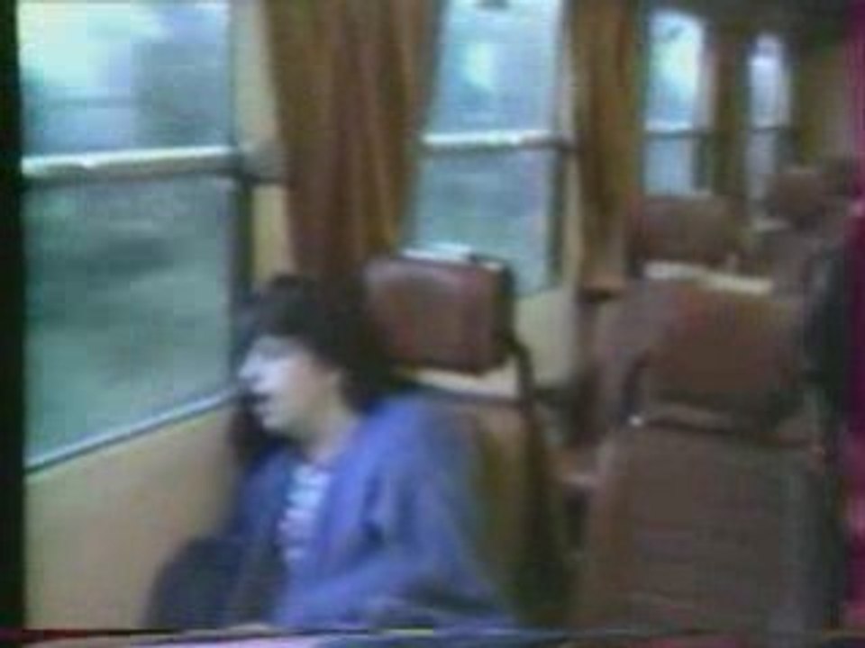 camera cachée dans le train avec une inconnue