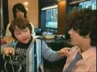 Jonas Brothers Living The Dream - Rockstar In Training