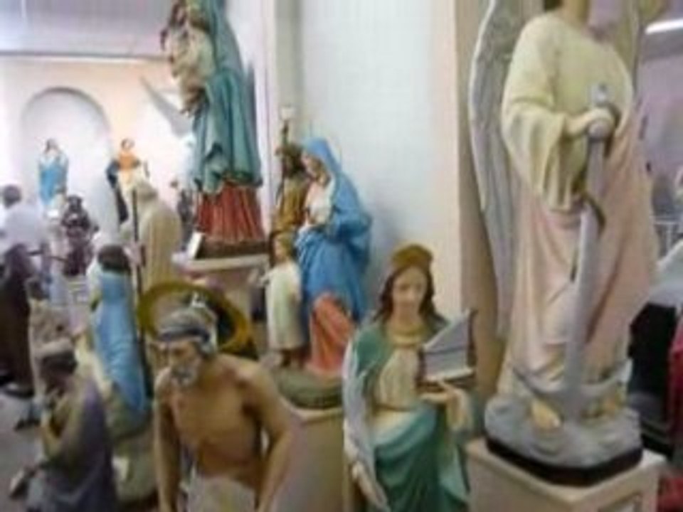 MUSEE STATUE