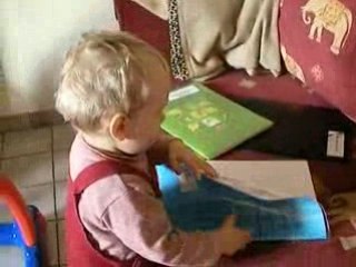 081018 - thibault se met debout