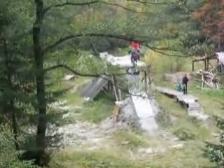 pierre alain fait tomber le drapeau