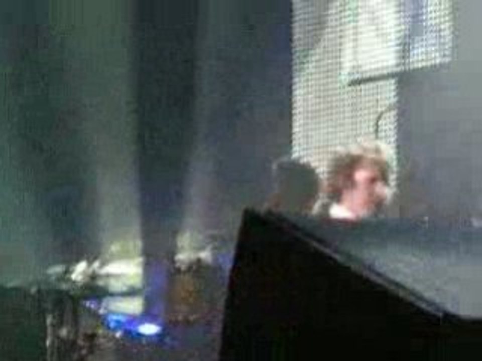 James Blunt - Where is my mind@ Forest national 15/10/08