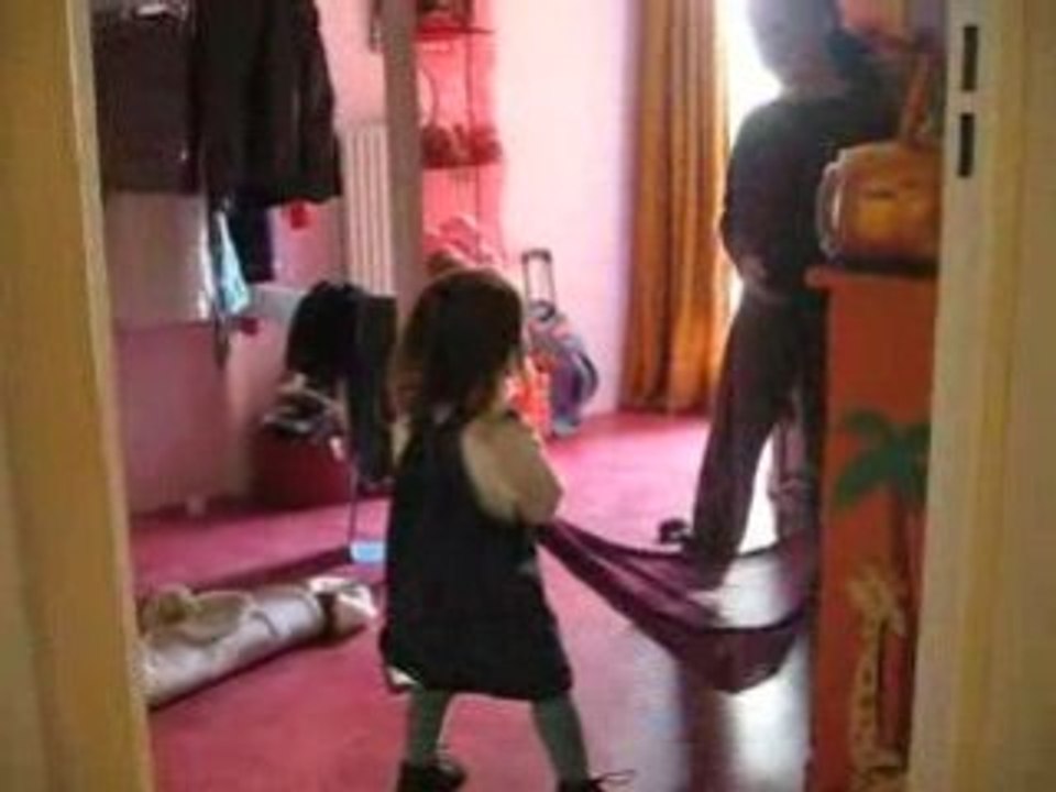 2008_10_18_YUNA ET LOLA JOUENT