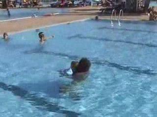 Jules la star de la piscine!