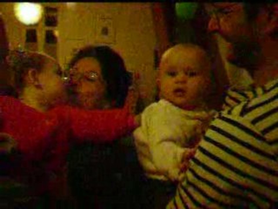 Câlin entre cousines, octobre 2008