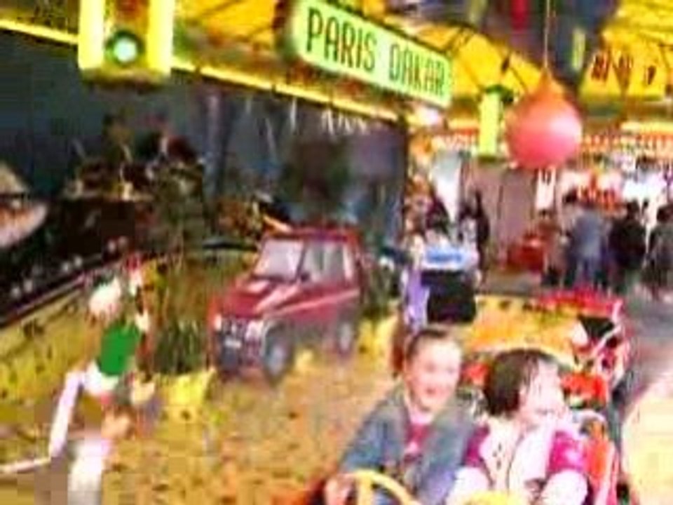 yanis et Nolann sur les manèges