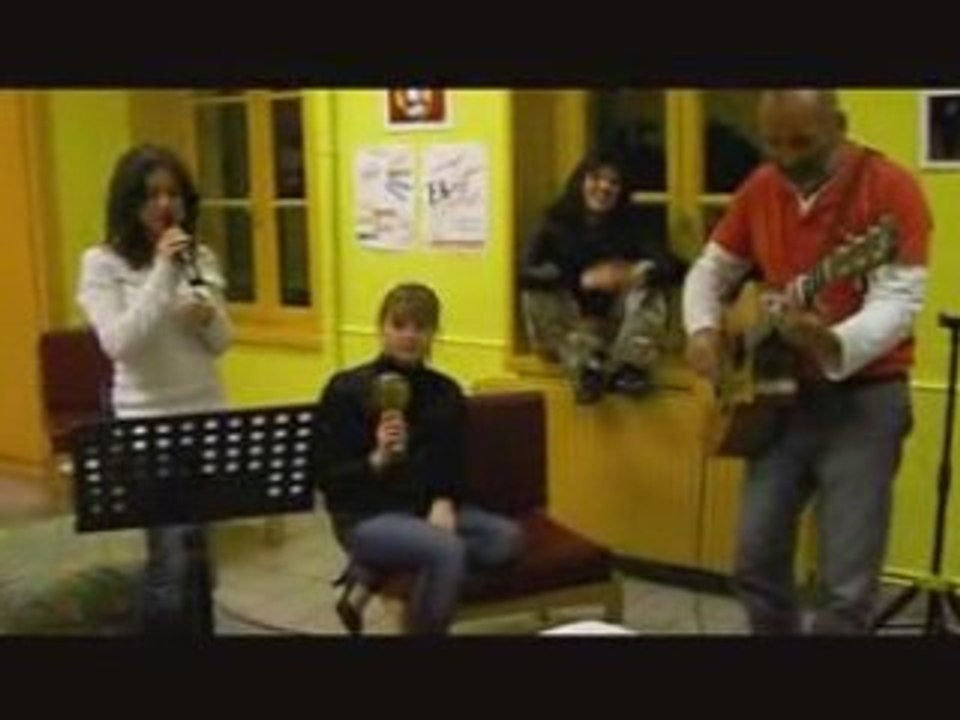 Hélène chante "If you were a sail boat" de Katie melua