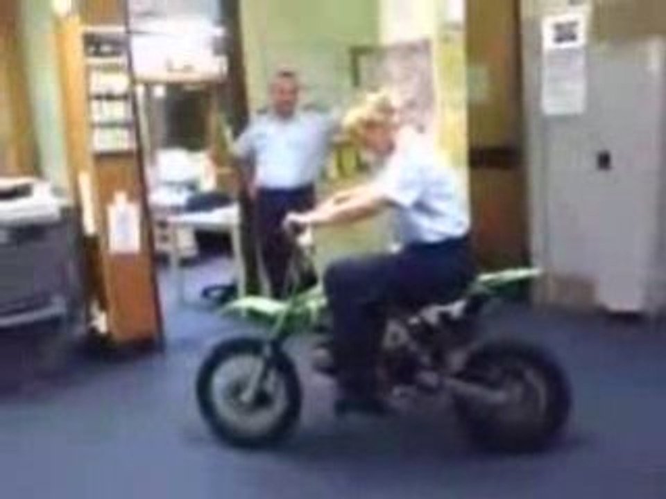 Les gendarmes s'amusent :)