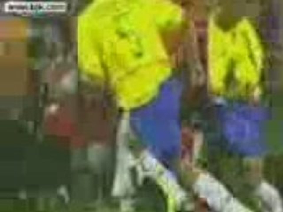 FOOT FREESTYLE SUR LE TERAIN