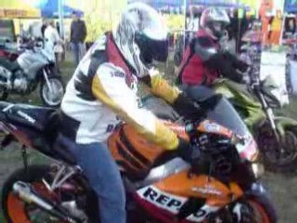 la brionne 19/10/08depart du cb1000r attention sa glisse