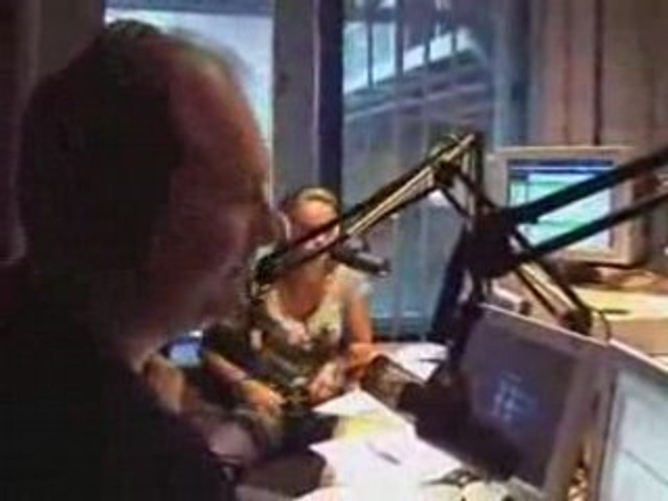 Cauet debarque sur virgin radio