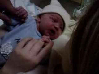 Kenzo quelques minutes de vie à peine . .