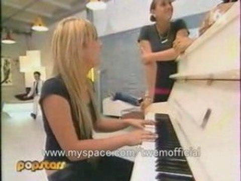 Léa castel et TWEM à Popstars sur M6 (reviens moi)