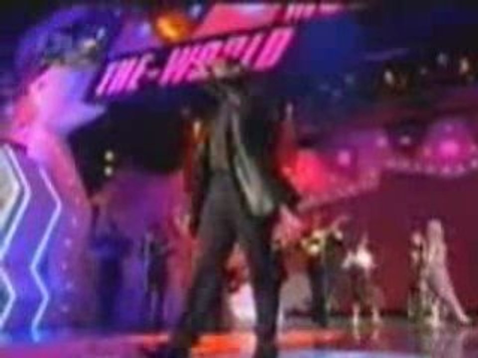 Amr Diab in word music award 1998