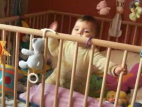 Nolhan se met debout tout seul !