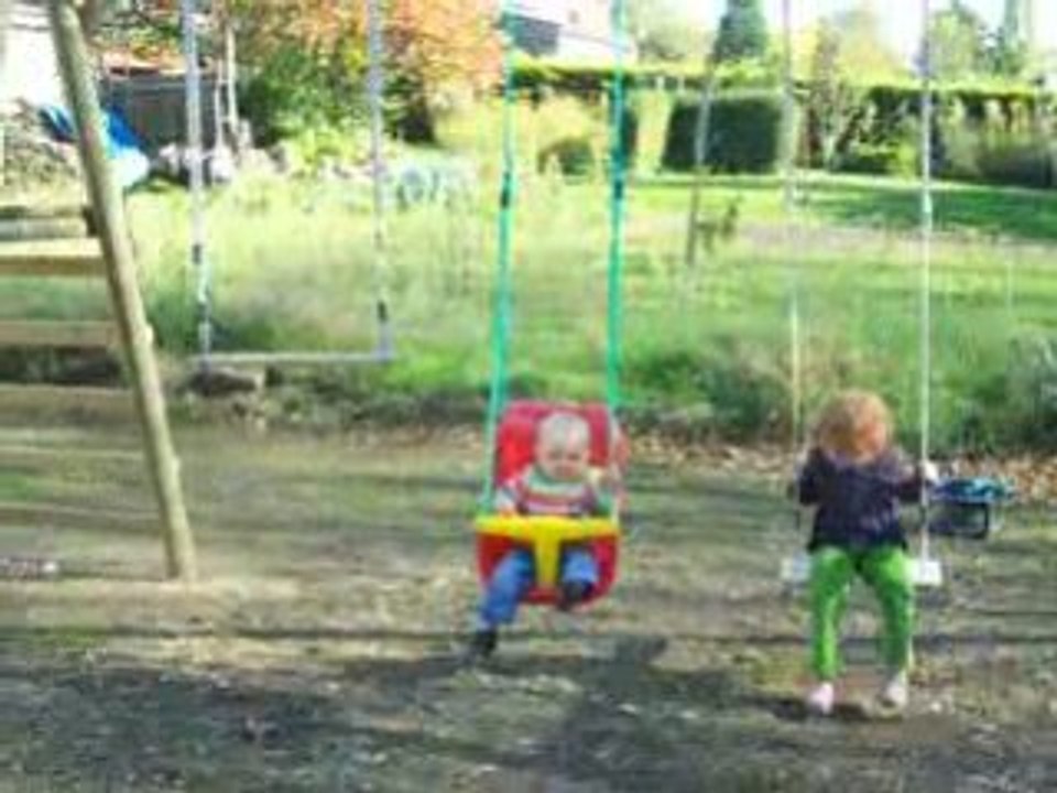 Les filles balancoire oct 08