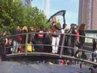 Piratenbarde (Gitarre Moabit) singt auf der Frankfurter Buc