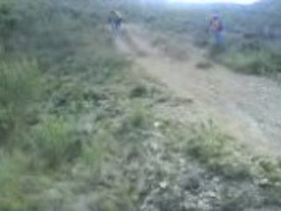 grosse chute de Gillou et Will sur une pente douce