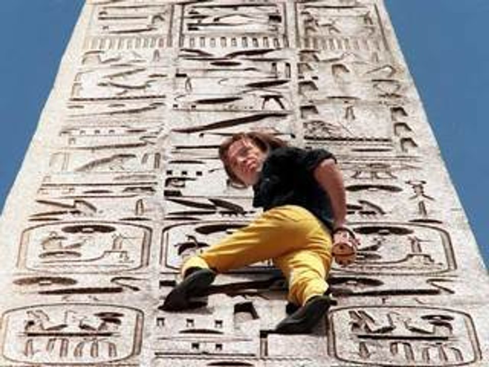 ALAIN ROBERT THE FRENCH SPIDERMAN - OBELISQUE CONCORDE PARIS